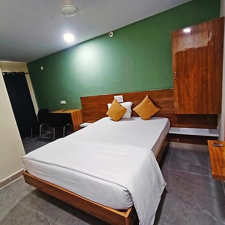 Udupi Deluxe Lodge Gulbarga Kalaburagi Zewnętrze zdjęcie