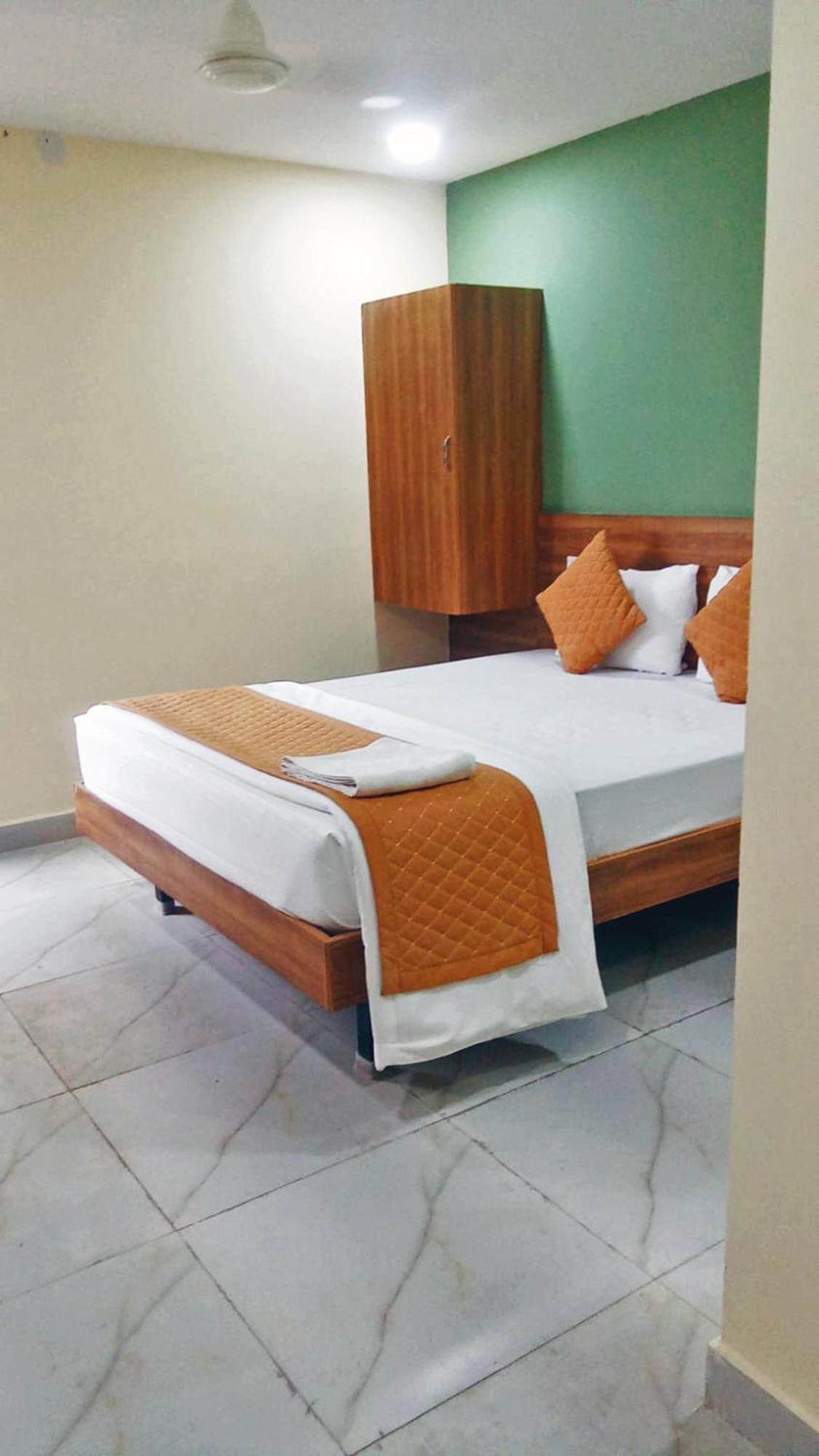Udupi Deluxe Lodge Gulbarga Kalaburagi Zewnętrze zdjęcie
