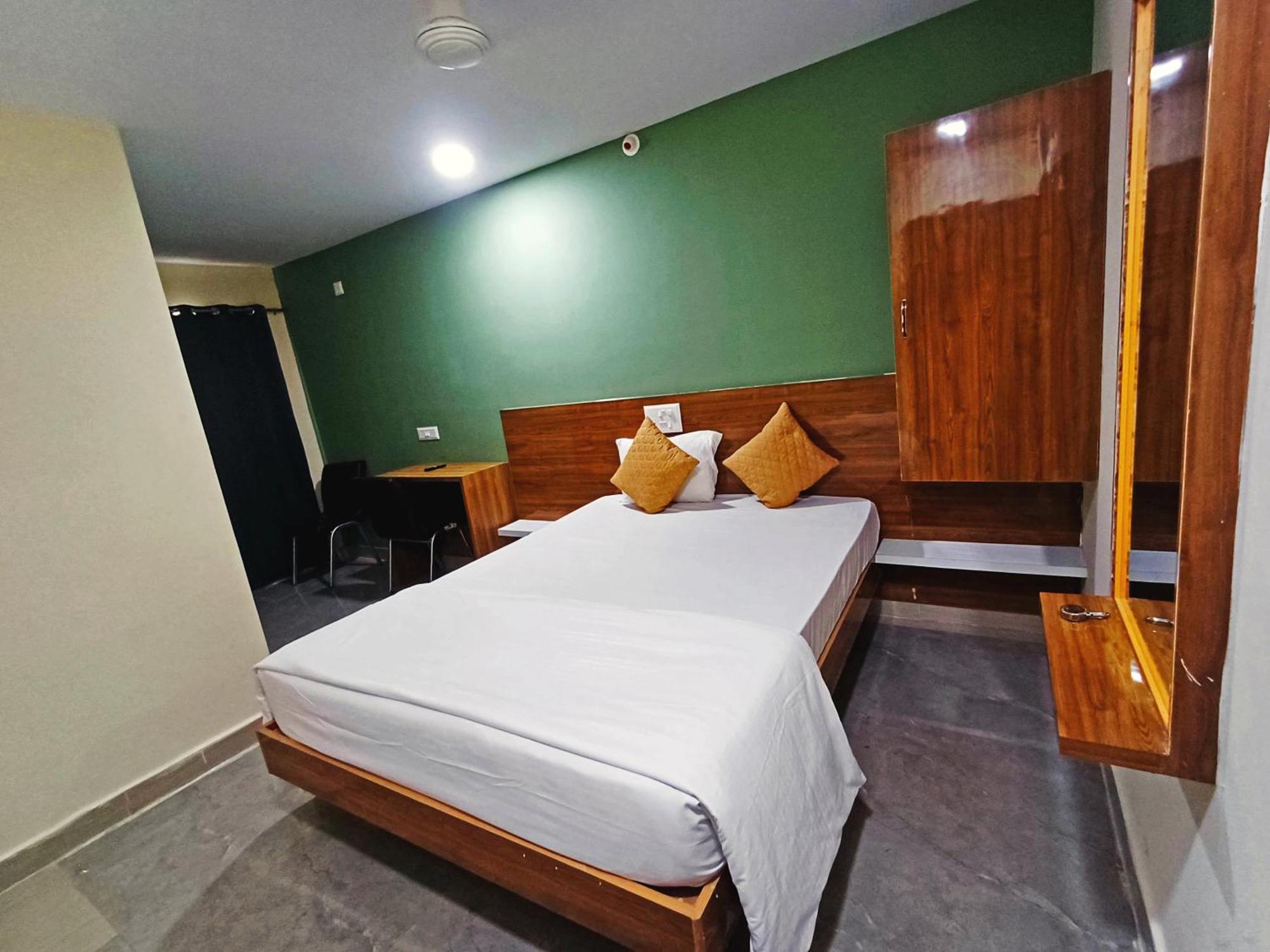 Udupi Deluxe Lodge Gulbarga Kalaburagi Zewnętrze zdjęcie