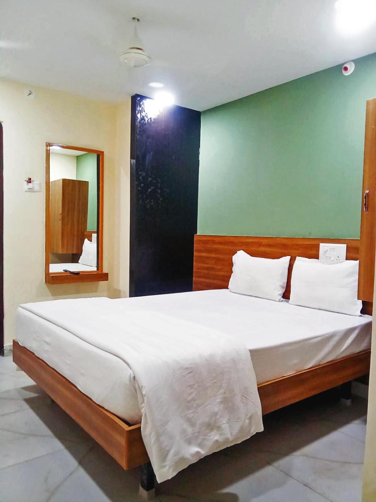 Udupi Deluxe Lodge Gulbarga Kalaburagi Zewnętrze zdjęcie